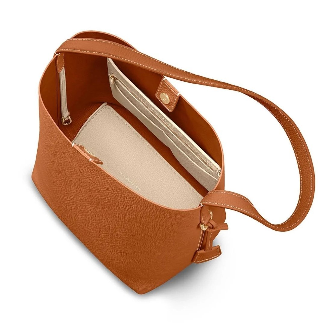 Classic Brown Leather Shoulder Bag for Women Everyday Style Elegance - Image 2